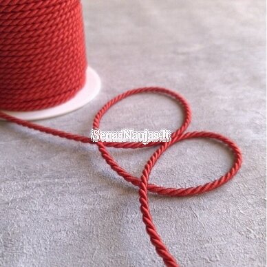 Dekoratyvi virvutė, raudona sp.