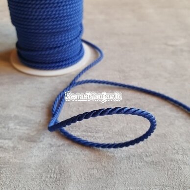 Dekoratyvi virvutė, tamsi mėlyna sp.