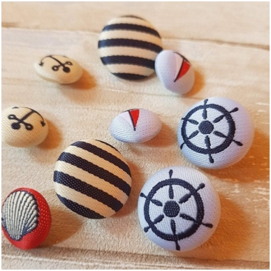 Embroidered buttons 1